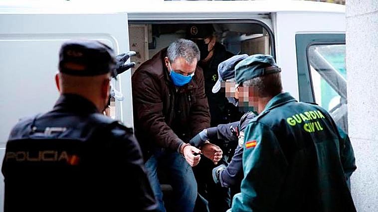 Momento en el que el acusado, preso en la cárcel de Topas, llega a la Audiencia Provincial de Salamanca para el juicio que se celebró en octubre.
