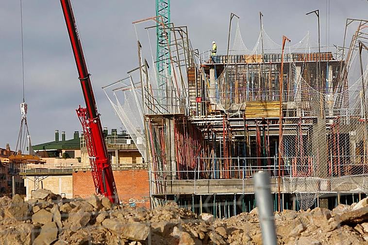 Trabajadores de la construcción en una obra.