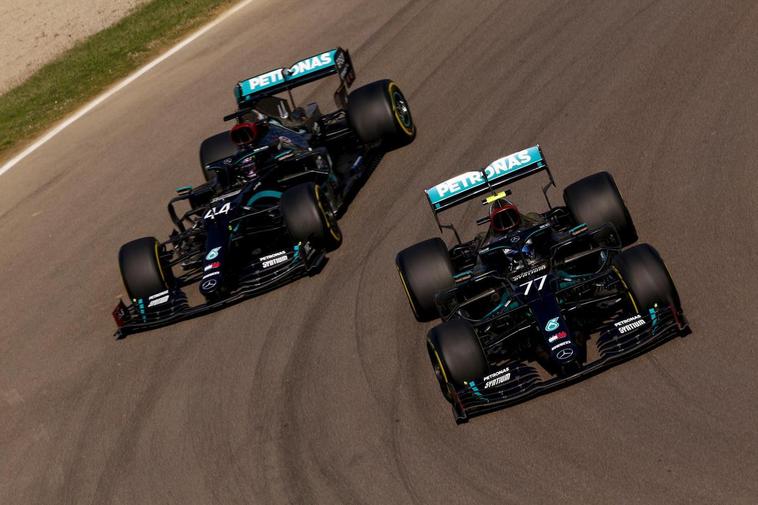 Valtteri Bottas junto a Hamilton.