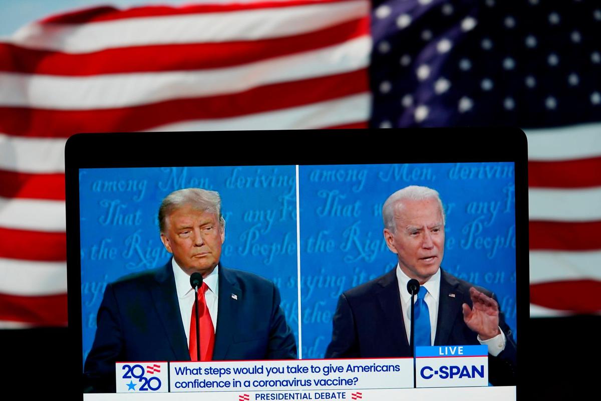 Donald Trump y Joe Biden en un debate electoral.