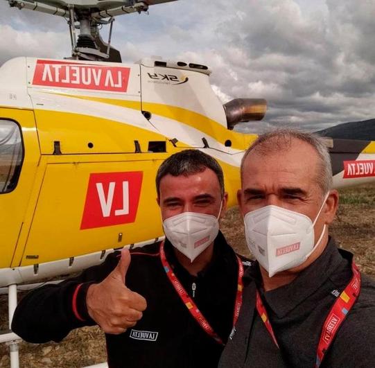 Blanco junto a Martínez Oliver como miembros de la caravana de La Vuelta.