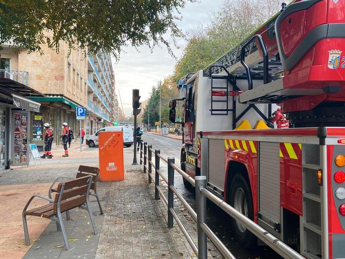 Despliegue de bomberos y policías en el paseo de la Estación