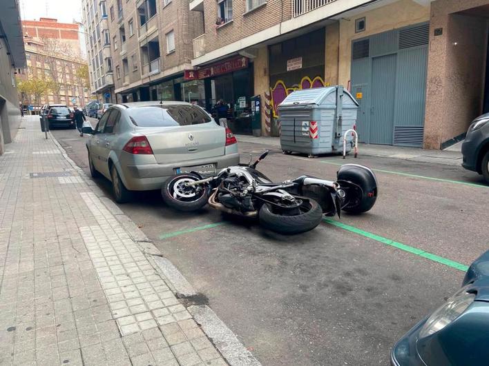 Así quedó la moto en la calle Primero de Mayo