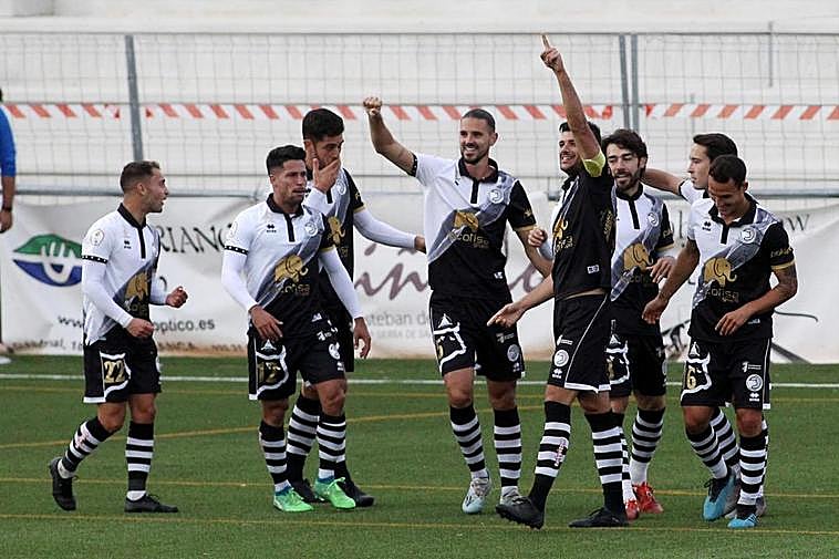 Los jugadores del Unionistas celebran un tanto esta temporada.