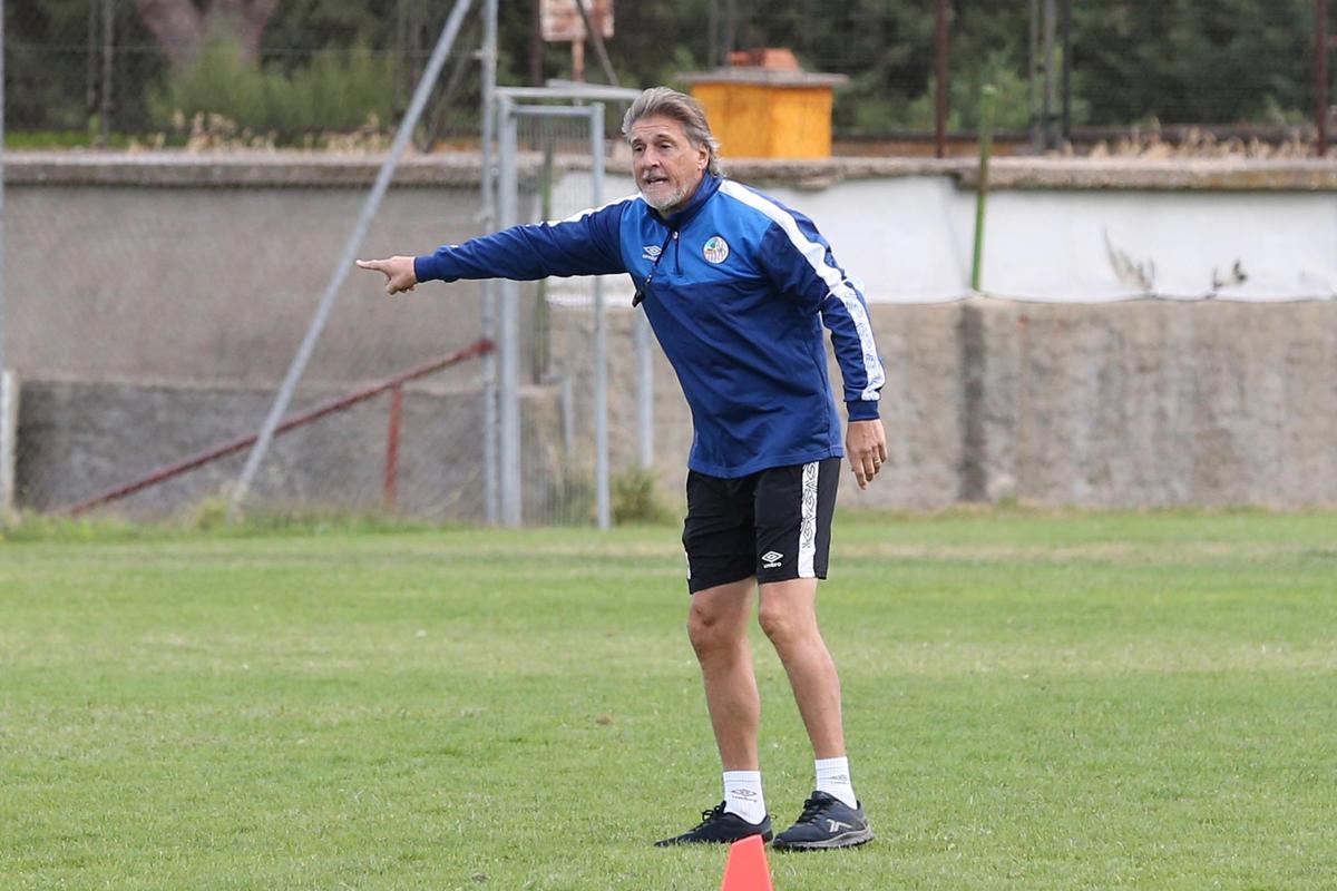 El técnico argentino del Salamanca, Sergio Egea, en un entrenamiento.