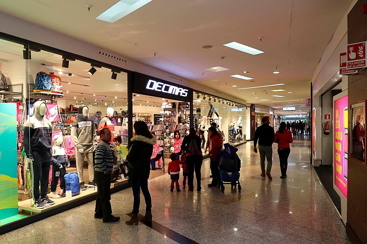 Imagen de una tienda abierta.