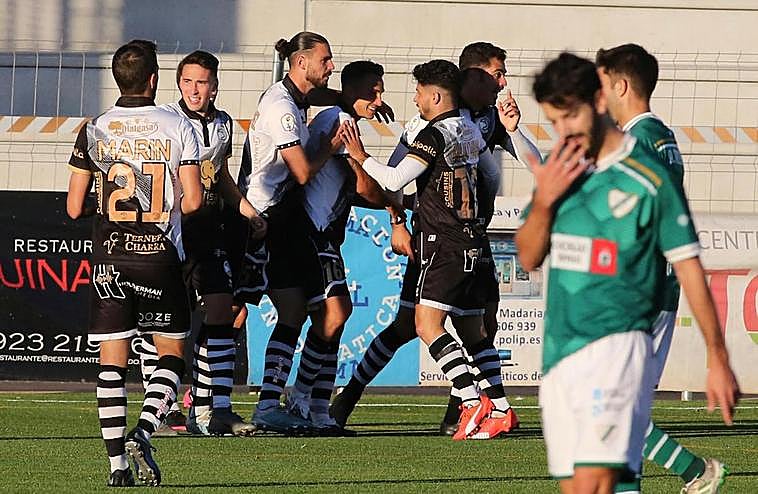 El Unionistas celebrando uno de los tantos.