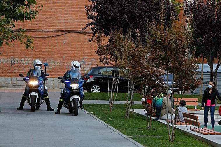 Agentes de la Policía local motorizados en Salamanca