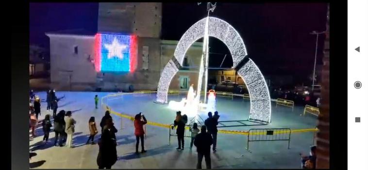 Decoración navideña en la plaza de Villoria.