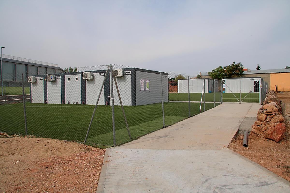 El colegio de Aldeatejada tiene seis aulas prefabricadas.
