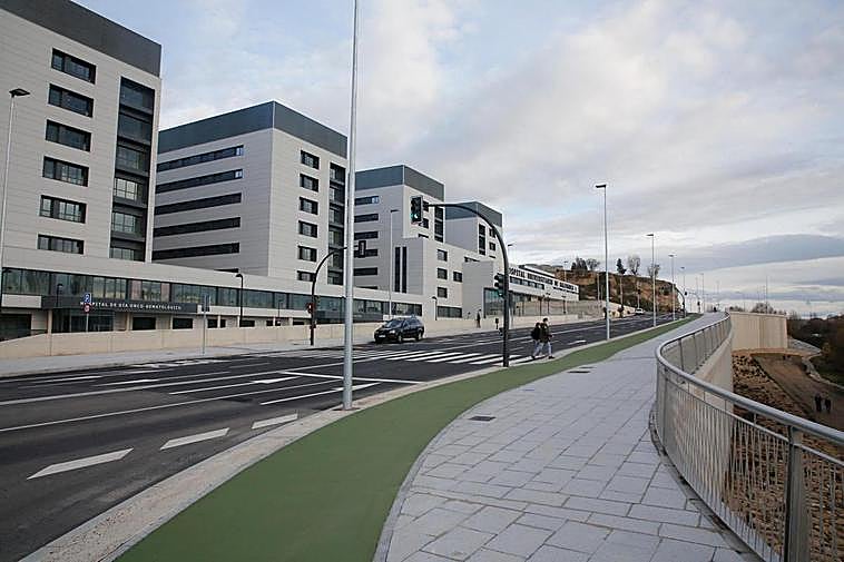 Vista del nuevo Hospital de Salamanca desde el vial.