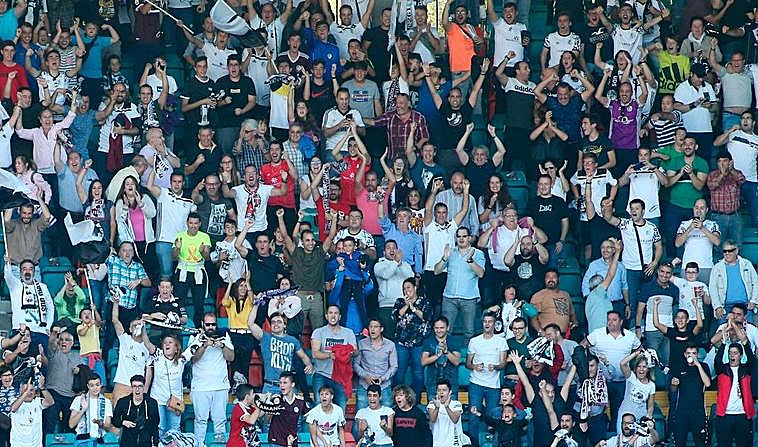 Afición del Salamanca UDS en el estadio Helmántico.