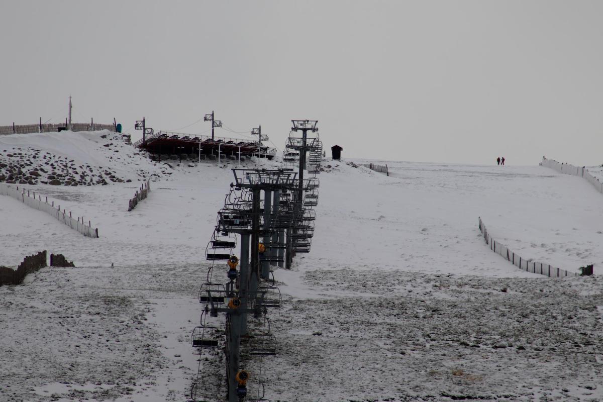 La estación de esquí de La Covatilla cubierta por la nieve hace dos fines de semana.