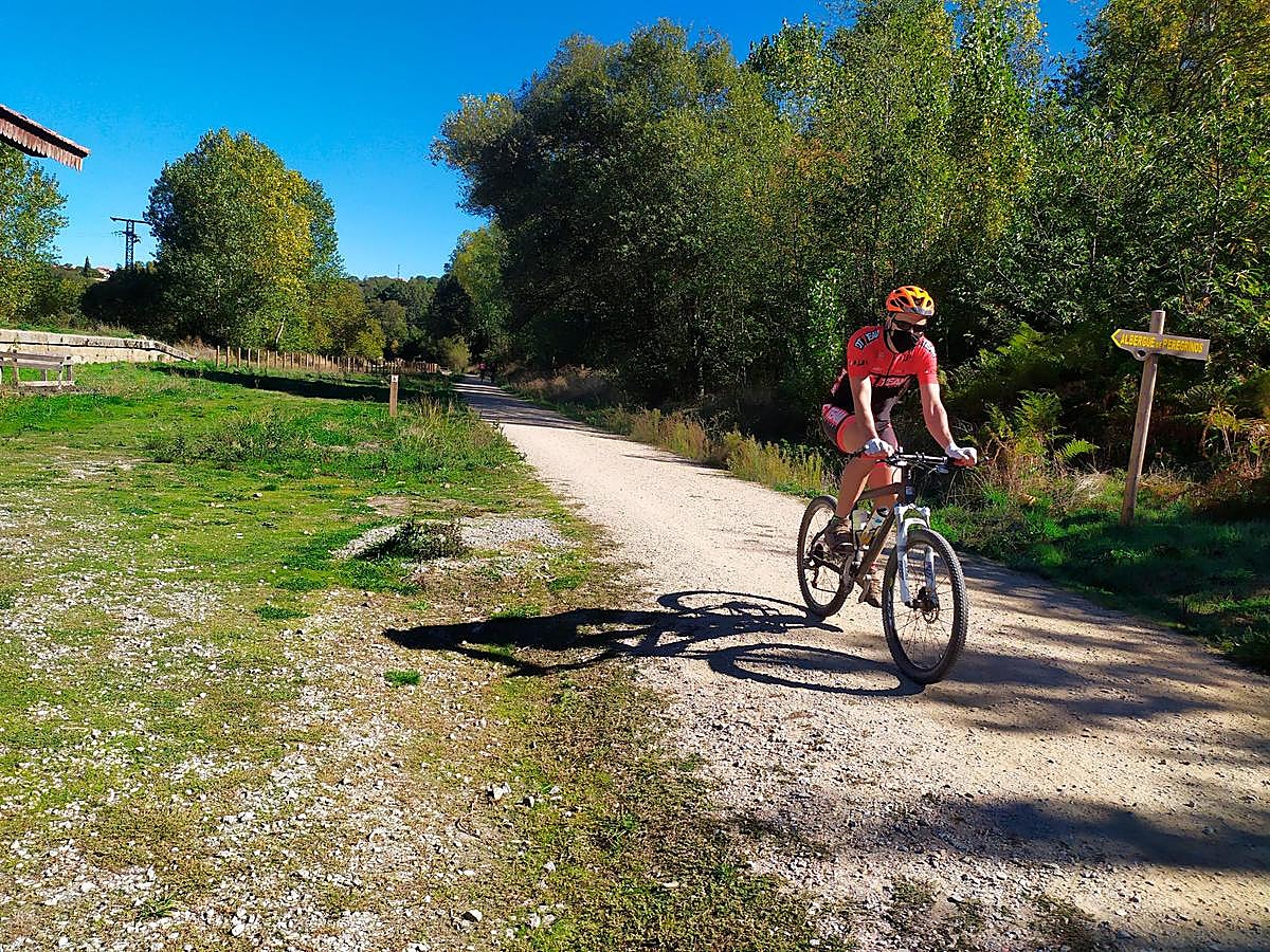 El camino natural se ha convertido en un referente para el turismo de naturaleza y deporte