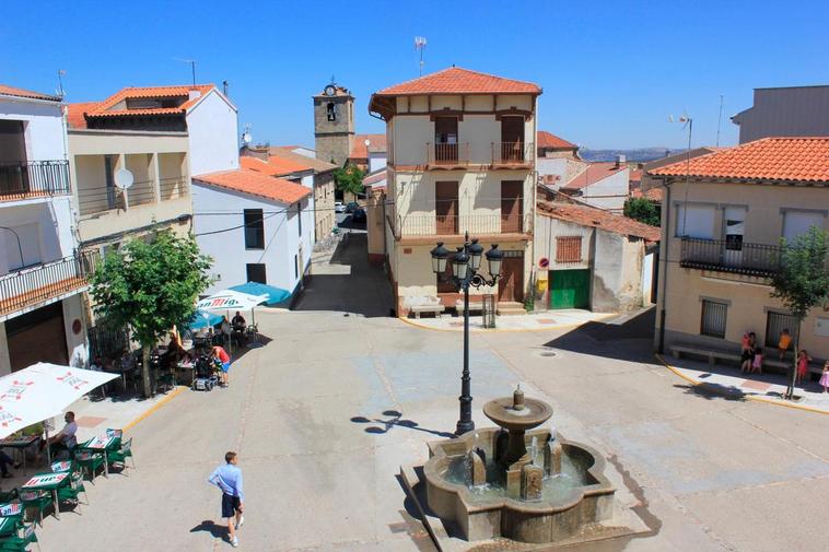 Imagen de la Plaza Mayor de Cespedosa de Tormes.