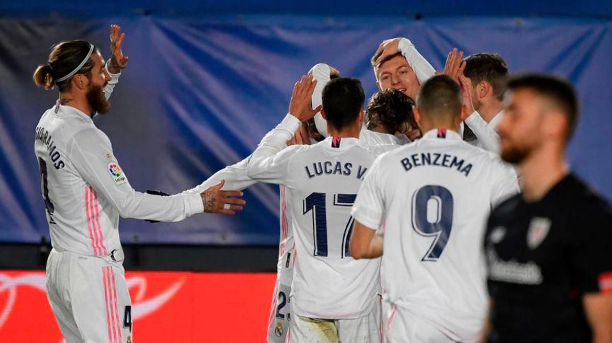 Los jugadores del Real Madrid celebran uno de los goles.