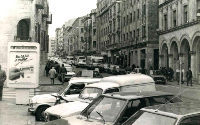 Vehículos en la calle Zamora.