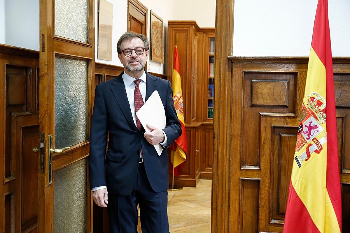 José Ramón González Clavijo en su despacho en la Audiencia.
