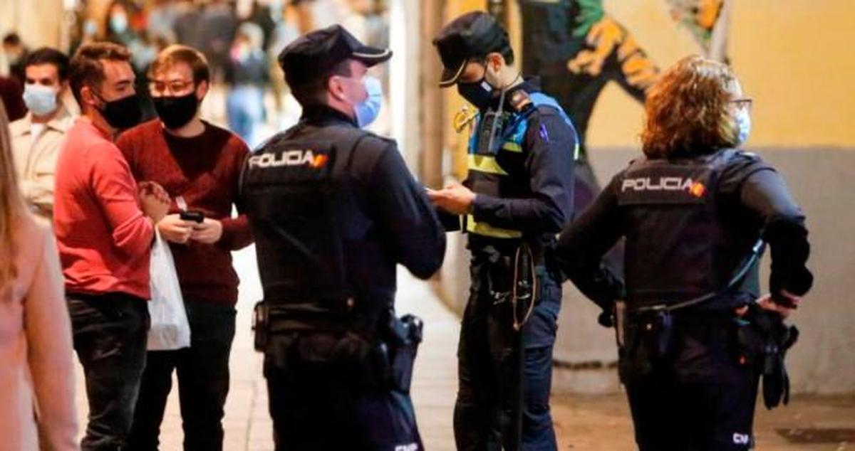 Agentes de la Policía Local y Nacional, de patrulla