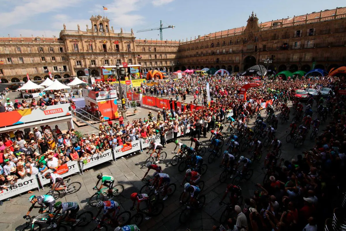 Salida de la Vuelta Ciclista a España desde la Plaza en 2018.