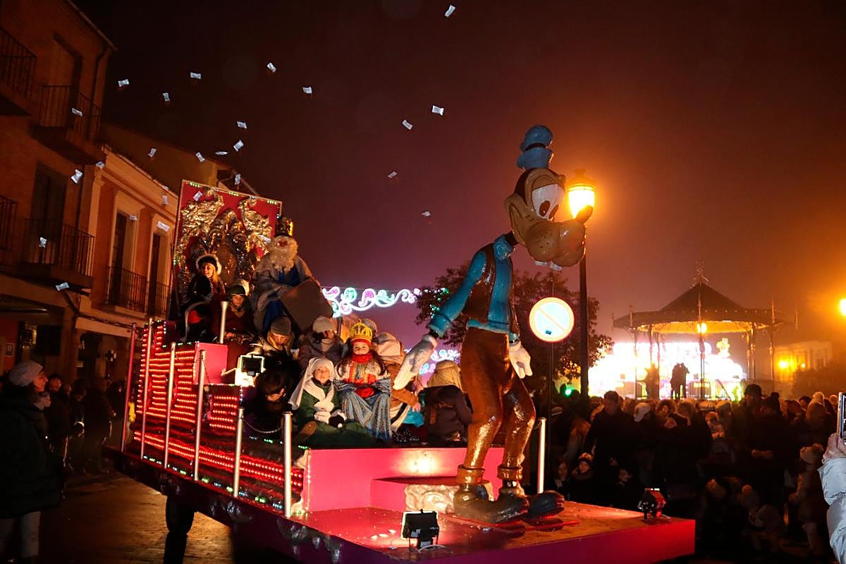 La carroza del rey Melchor en la cabalgata del año pasado en Peñaranda.
