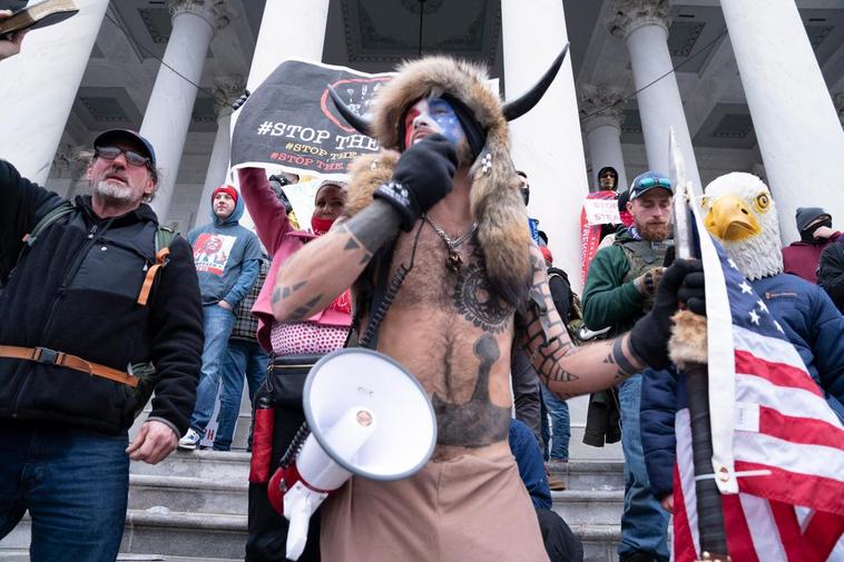 Partidarios de Trump frente al Capitolio