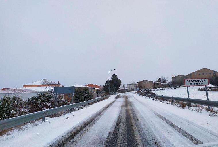 Acceso al casco urbano de Cespedosa de Tormes por la SA-104.