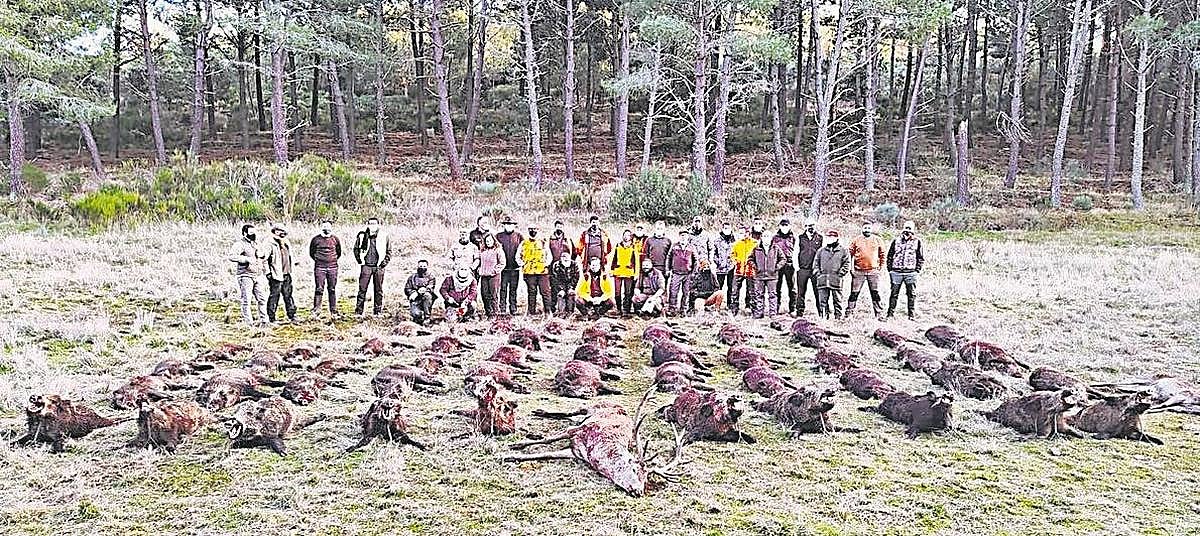 Plantel de la última montería organizada por la Delegación de Salamanca en El Rudillo.