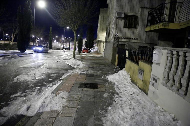 Hielo en la calle Teso de la Feria tras el reventón.