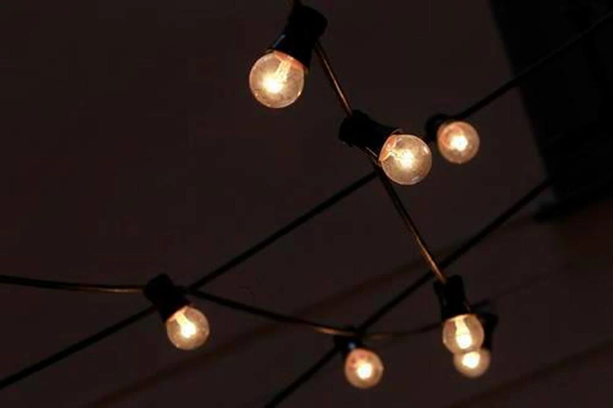 La OCU recomienda contratar tarifas tradicionales de luz
