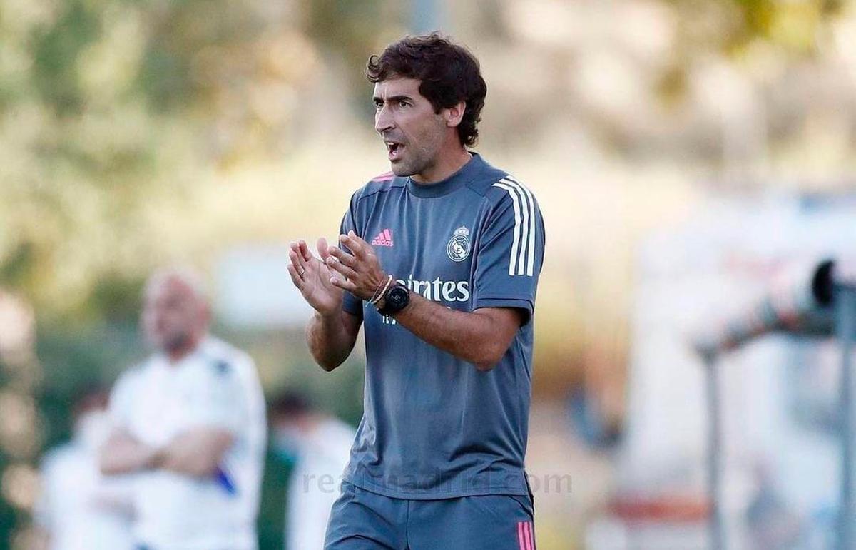 Raúl González en un entrenamiento.