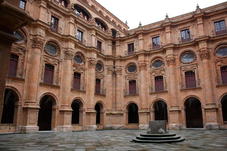 Imagen del patio de la Universidad Pontificia de Salamanca.