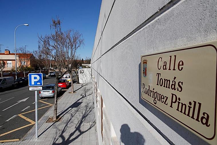 Calle de Tomás Rodríguez Pinilla en Tejares.