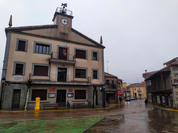 Vista del Ayuntamiento de Linares en la Plaza Mayor de la localidad