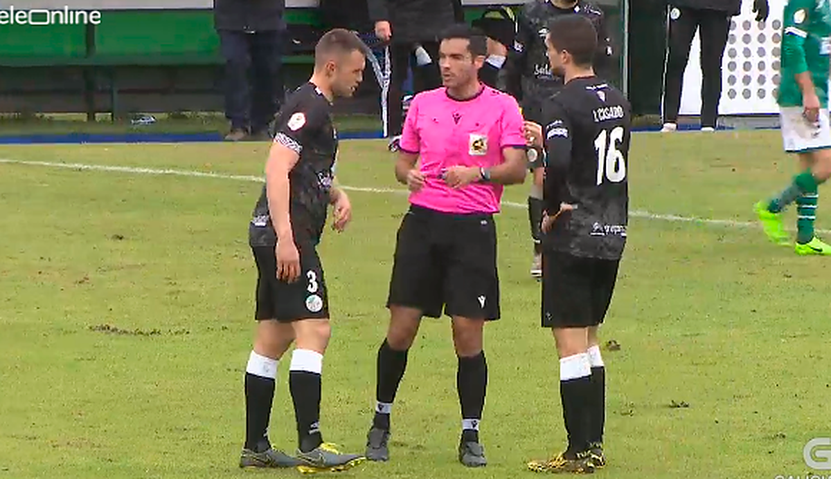 Los jugadores del árbitro pidieron más minutos al árbitro