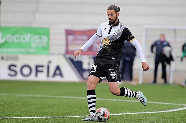Mario Gómez, central del Unionistas.