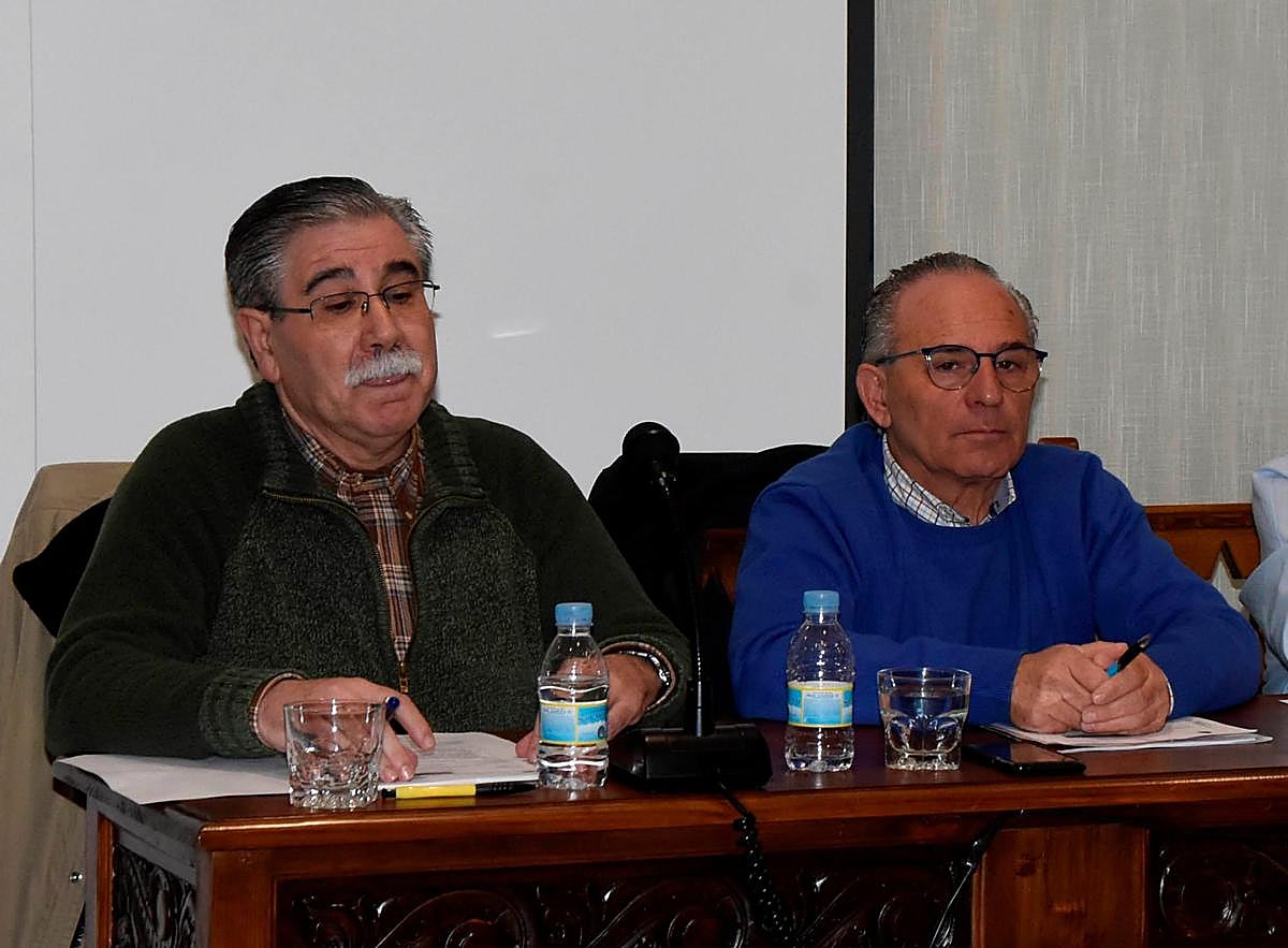 Pérez Blanco junto al edil José María Herrero, a la derecha.