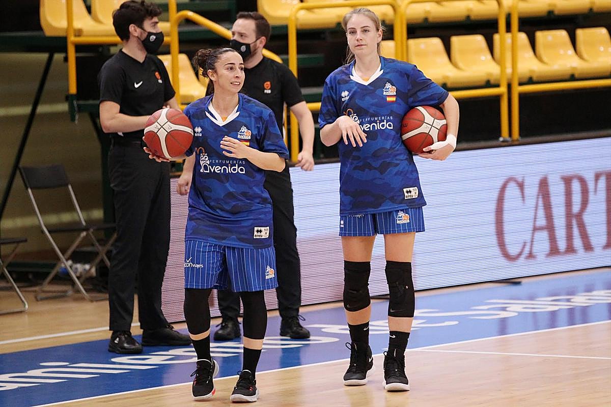 Silvia y Karlie, convocadas por España y Gran Bretaña.