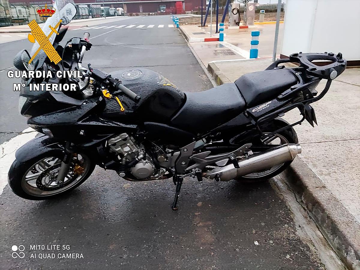 Moto sustraída por el arrestado.