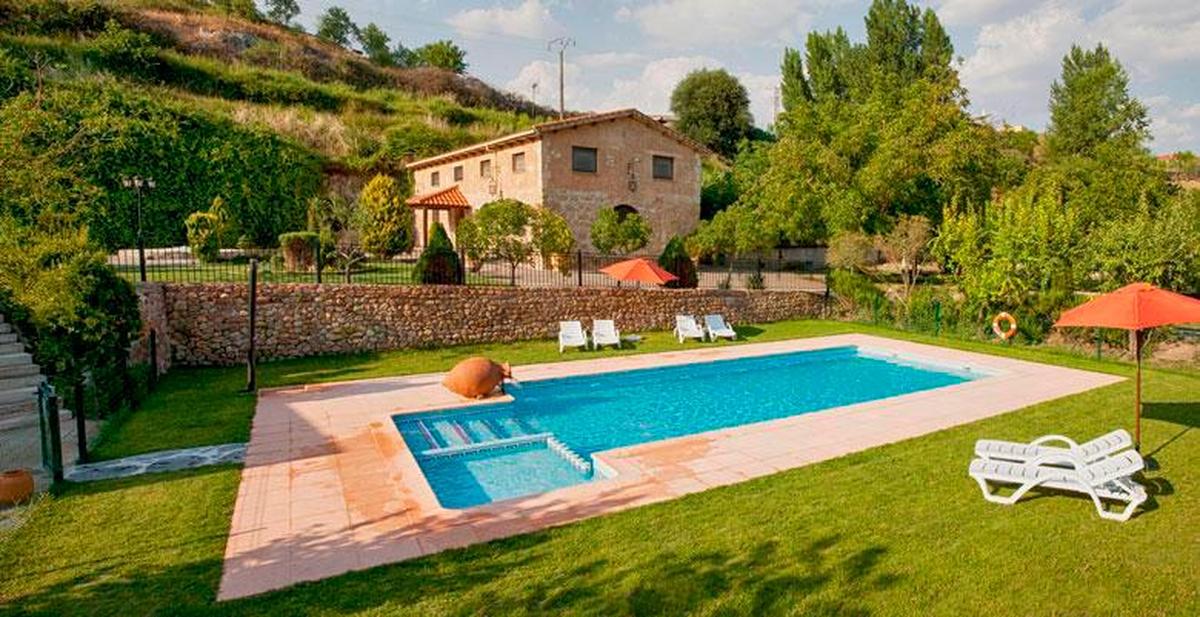 Piscina de una casa rural.