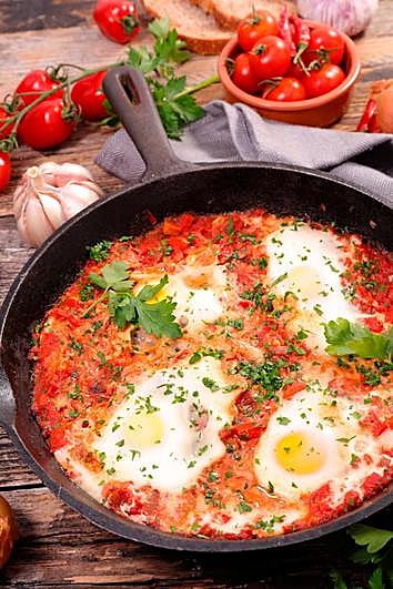 Huevos especiados a la sartén.