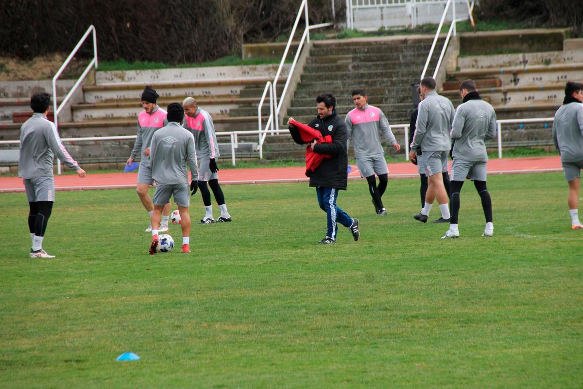 Lolo Escobar, durante el entrenamiento de este lunes del Salamanca UDS.