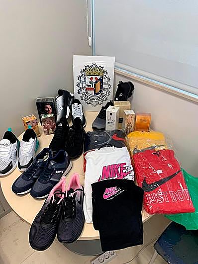 La Policía Local interviene productos presuntamente falsificados en dos puestos del Rastro de Salamanca