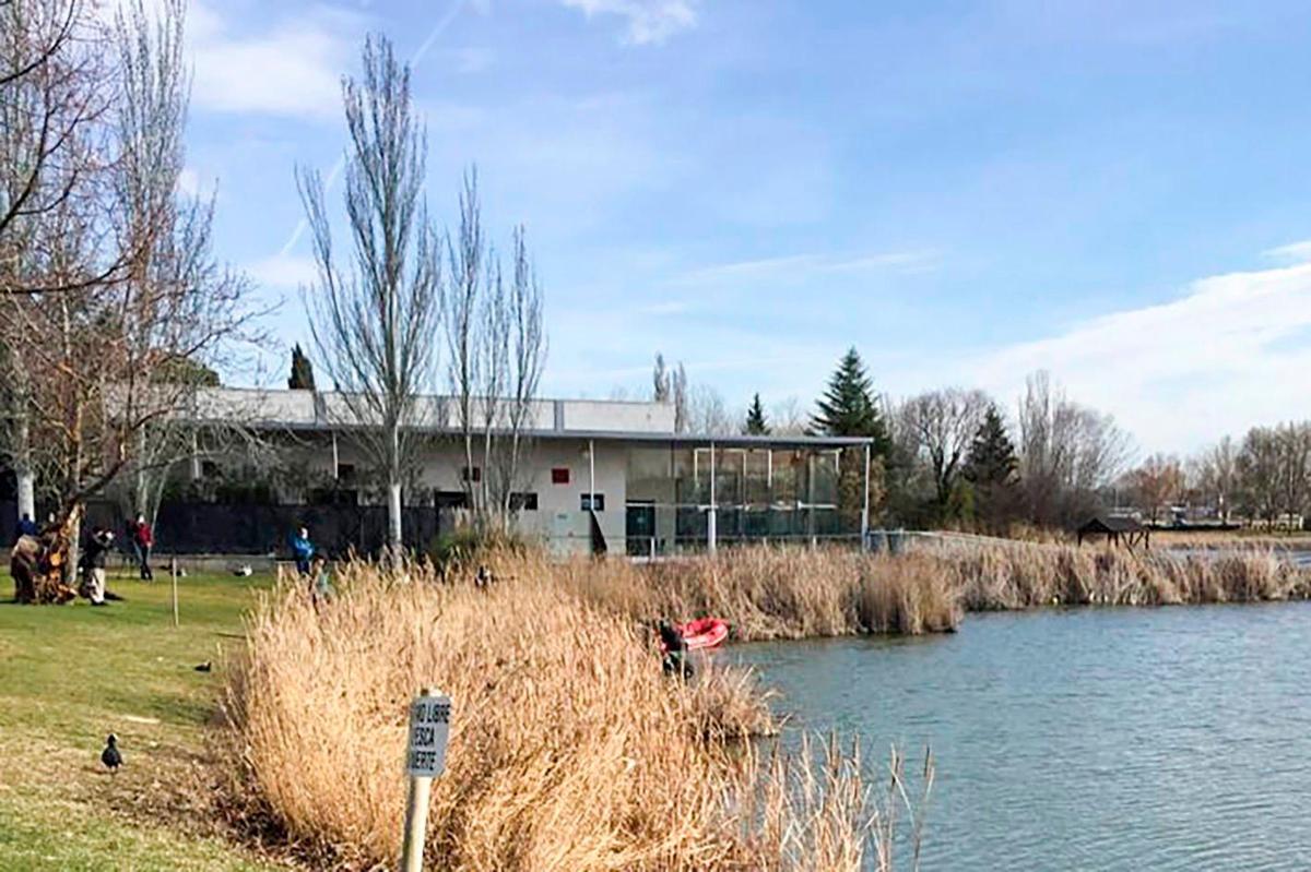 Búsqueda del GEAS de la Guardia Civil en el lago artificial de Laguna de Duero.