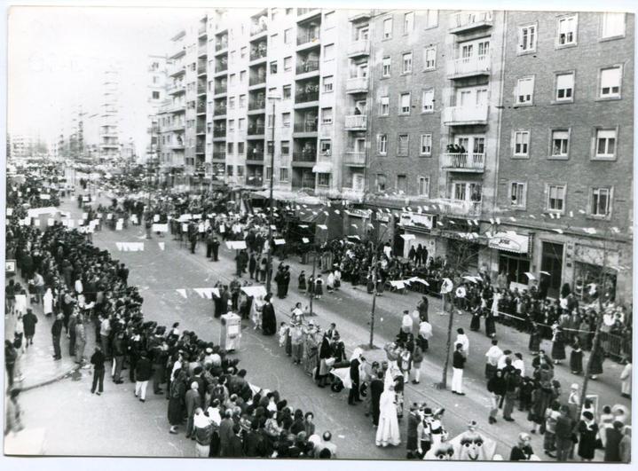 La avenida de Portugal, epicentro de los Carnavales de la ciudad en los años 90.