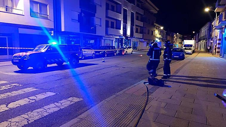 Los Bomberos en el lugar de la fuga.