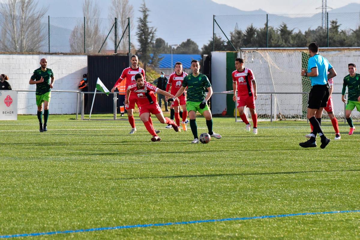 Marín consigue imponerse en el balón dividido  |  TEL