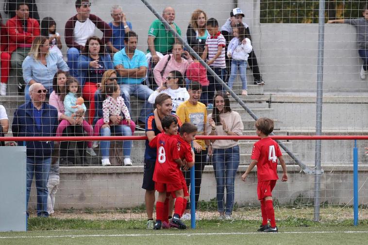 Aspecto de una grada en un choque de fútbol base antes de la pandemia.