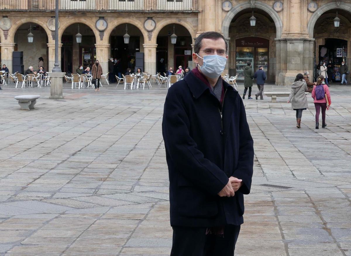 Miguel Marcos, en la Plaza Mayor de Salamanca.