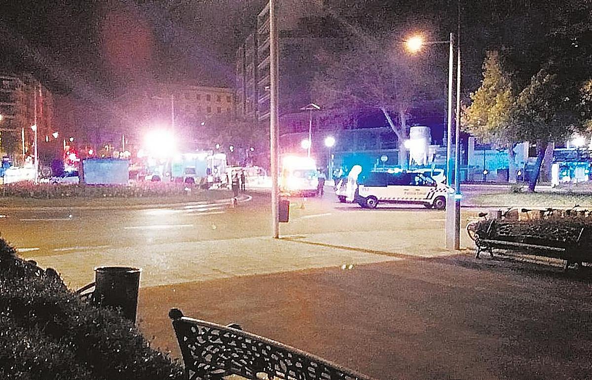 Imagen de un accidente nocturno ocurrido en la plaza de España